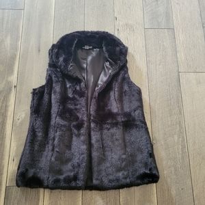 ROZ & ALI faux fur vest